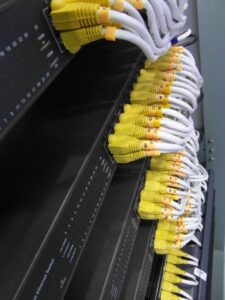 Switch network cabling with patch leads